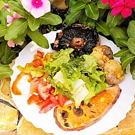 Tofiletes com arroz de tomate e couves salteadas