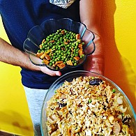 Seitan com molho de natas , puré, grelos e morcela de beterraba