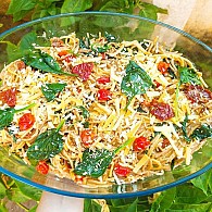 Feijão preto com salsicha com puré de beterraba