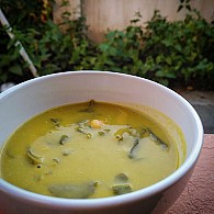 Bolas de grão e caju com toque de manjericão