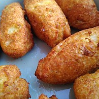 Bolas de grão e caju com toque de manjericão