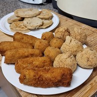 Tofu à Gomes de Sá com manjericão e limão em crosta de broa de milho
