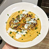 Feijão de soja com pimentos, tofu e brócolos